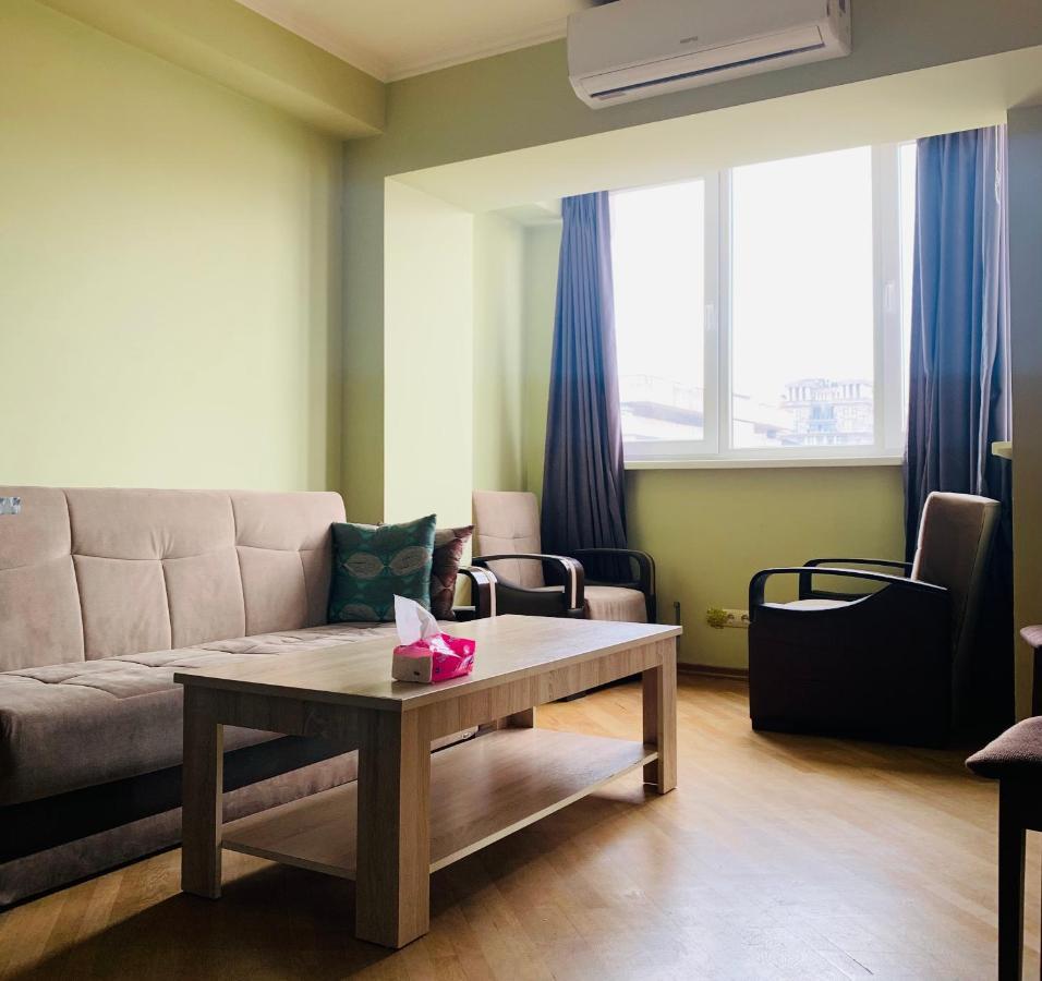 Cozy Apartment Near Republic Square Jerevan Eksteriør bilde